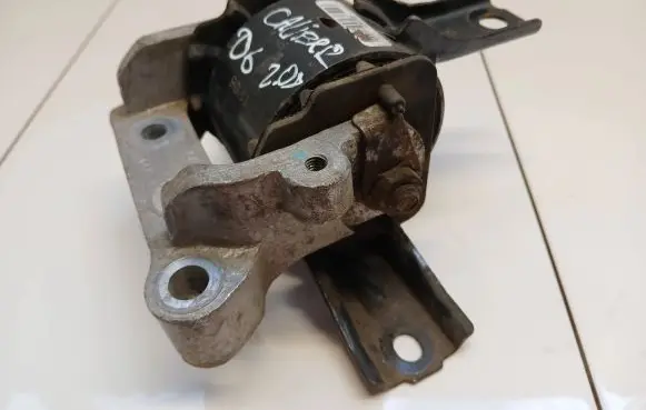 Dodge Caliber Engine mount bracket