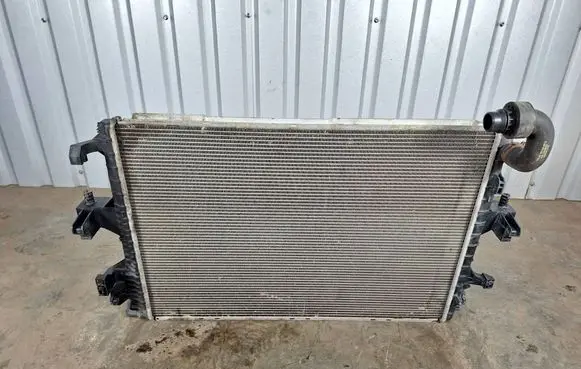 Volkswagen Transporter - Caravelle T5 Coolant radiator 7E0121253A