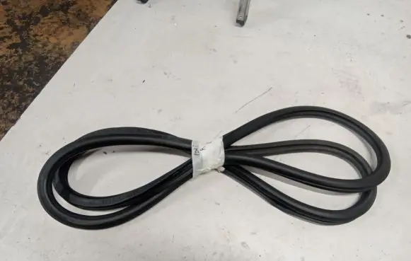 Rear door rubber seal (on body)