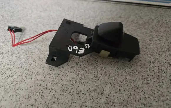 BMW 5 E60 E61 Steering wheel adjustment switch 6947786 03206060