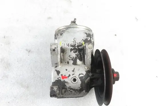 Mercedes-Benz W123 Power steering pump 1164602480 7672900424