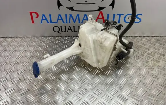 Windshield washer fluid reservoir/tank