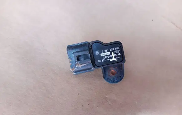 Ford Mondeo Mk III Air pressure sensor 0261230068