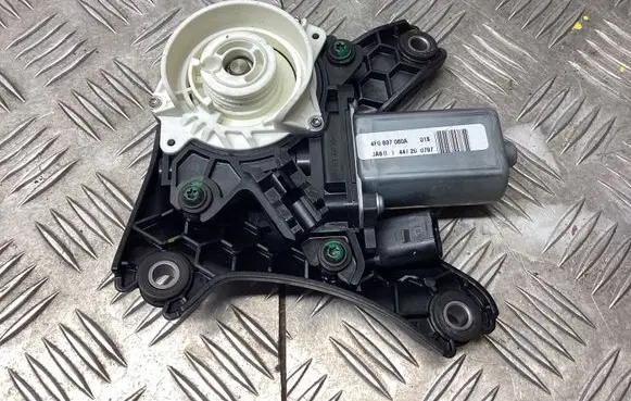 Porsche Cayenne (9Y0 9Y3) Front door soft close latching motor 4F0837060A