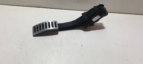 Accelerator throttle pedal