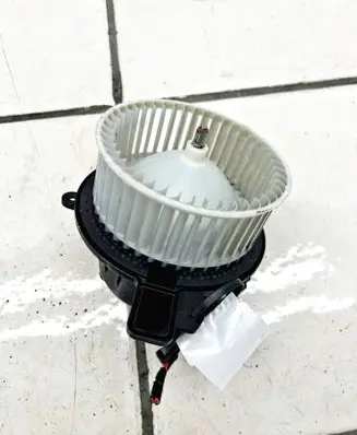 Volkswagen Polo VI Heater fan/blower GT859002 00000078