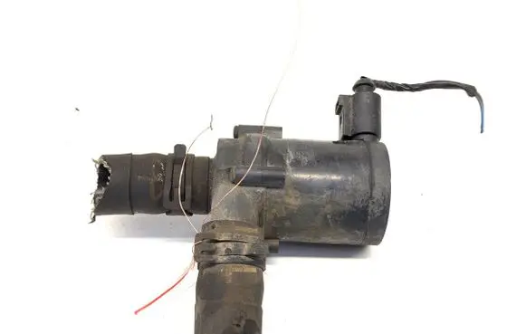 Volkswagen Transporter - Caravelle T5 Oil filter mounting bracket 7H0965561