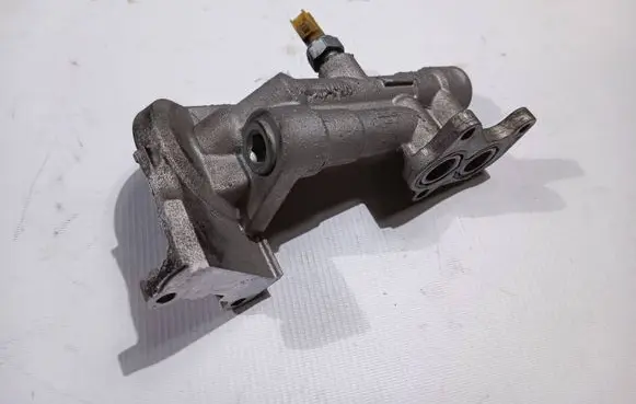 Ford Mustang V Oil filter mounting bracket