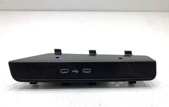 Skoda Octavia Mk4 USB socket connector 657035736A