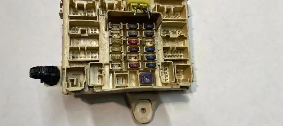Lexus IS 200-300 Fuse module