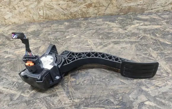 Citroen DS7 Crossback Accelerator throttle pedal 7314697 9674829180