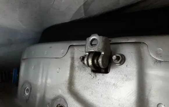Opel Vectra C Rear door check strap stopper