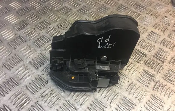 BMW 2 F22 F23 Front door lock 7202150