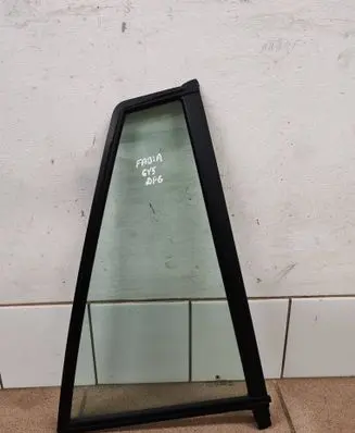 Skoda Fabia Mk1 (6Y) Rear vent window glass 6Y9845210B