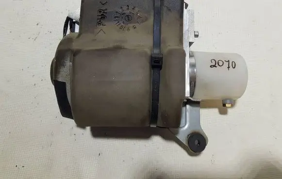 Mercedes-Benz E C207 W207 Convertible roof hydraulic pump 2078000030GGT A2078000030