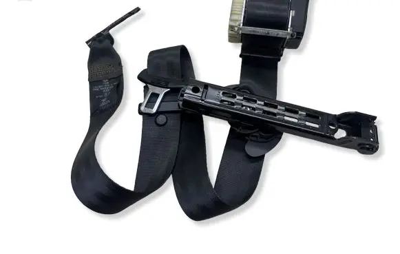 Volkswagen Touran I Rear seatbelt 1T0857806C