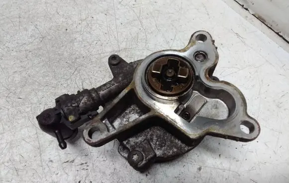 Opel Vivaro Vacuum pump 781547B 2B280208