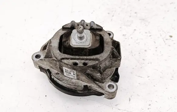 BMW 3 F30 F35 F31 Engine mount bracket 6856406