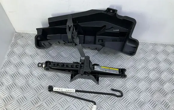 Audi Q3 8U Lift Jack 8U0011215 5N0011031B 7N0011231