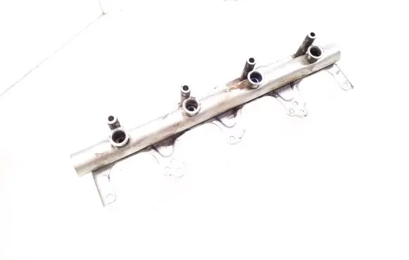 Volkswagen PASSAT B6 Fuel main line pipe 06F133317G 06D906051A 0261545008