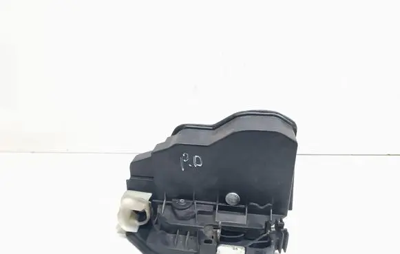 BMW X1 E84 Front door lock 7202144