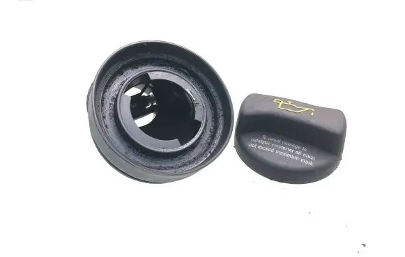 Volkswagen Golf V Oil filler cap 026103485E