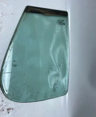 Opel Astra H Rear vent window glass 43R001582