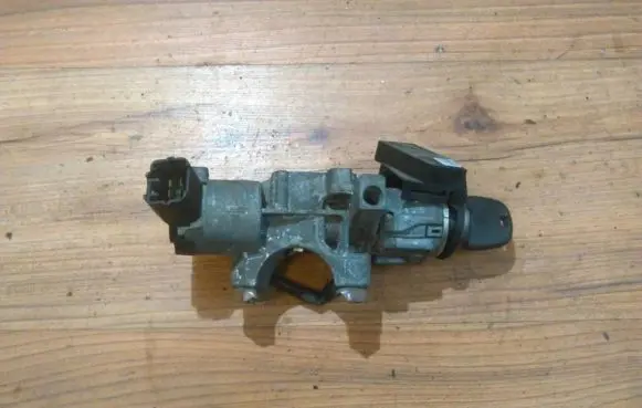 Toyota Avensis T250 Ignition lock 450200504