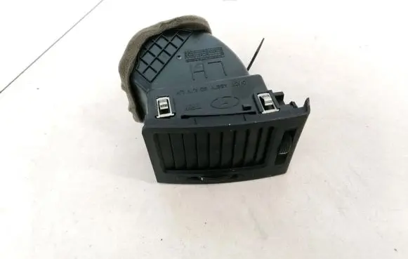Hyundai Getz Dash center air vent grill