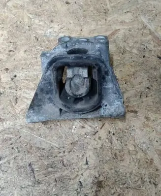 Engine mount bracket