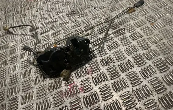 Suzuki Vitara (ET/TA) Front door lock 