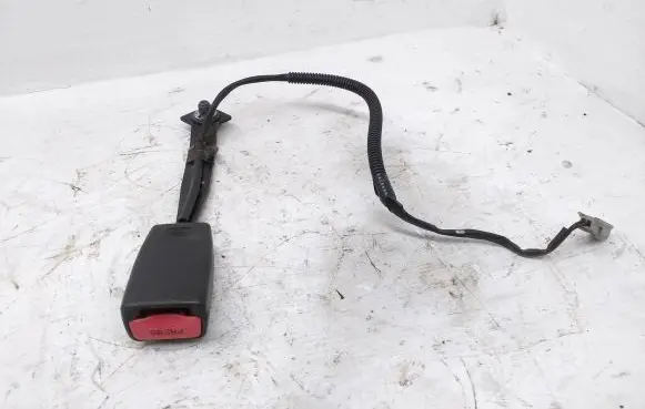 Mazda 3 II Front seatbelt buckle