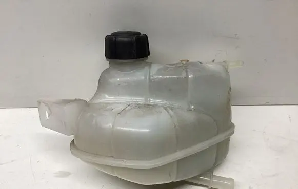 Nissan Qashqai Coolant expansion tank/reservoir