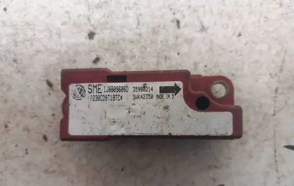 Volkswagen Golf IV Airbag deployment crash/impact sensor 1J0909606D 35980214 5WK42350