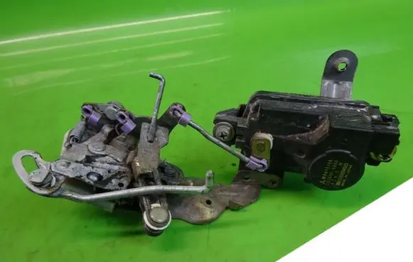 Mitsubishi 3000 GT Front door lock