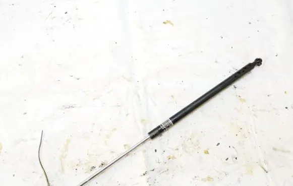 Lexus IS 220D-250-350 Tailgate/trunk strut/damper