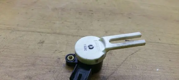 Opel Insignia A Brake pedal sensor switch 25889337