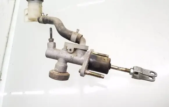 Nissan Almera N16 Clutch master cylinder