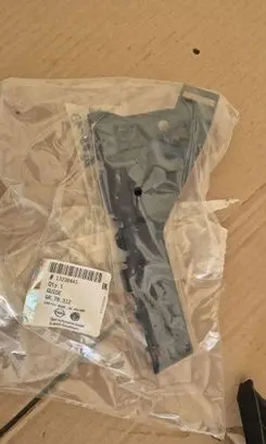Opel Insignia A Front bumper mounting bracket 13238441