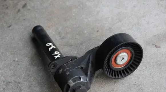 BMW X6 E71 Generator/alternator belt tensioner 7799851