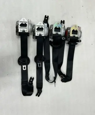Volkswagen Touareg III Set of seat belts 