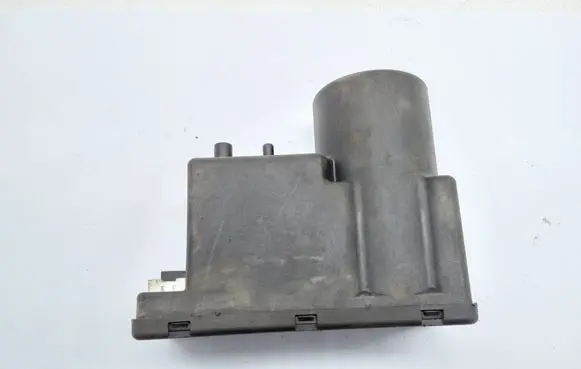 Audi A6 S6 C5 4B Central locking vacuum pump 4A0862257A