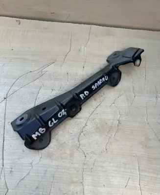 Fender mounting bracket