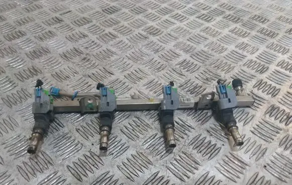 Opel Astra H Fuel injectors set 55559375