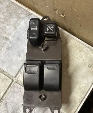 Toyota Yaris Electric window control switch 0114A24
