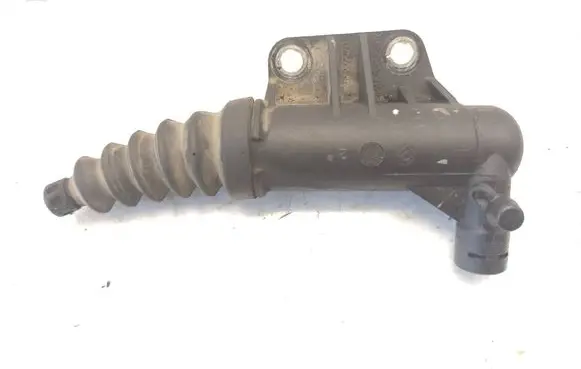 Clutch slave cylinder