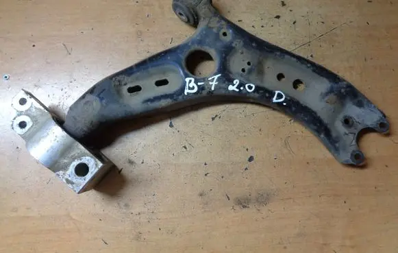 Volkswagen PASSAT B7 Front lower control arm/wishbone
