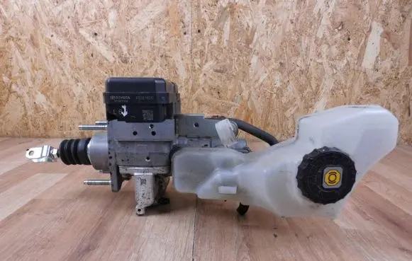 Toyota C-HR I Master brake cylinder 4721010270