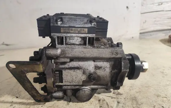 Opel Vectra C Fuel injection high pressure pump 0470504213 55351527 1465575011