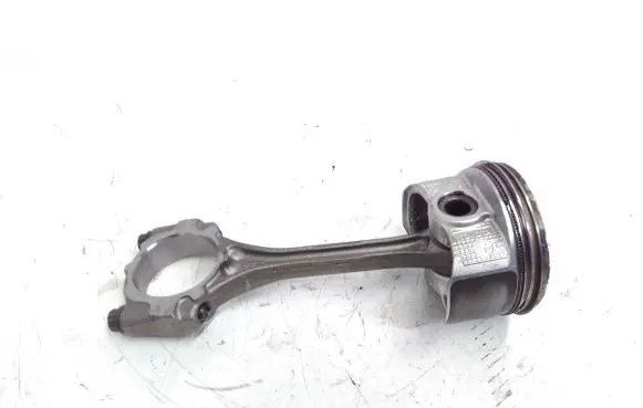 Toyota Yaris Piston with connecting rod 21120
